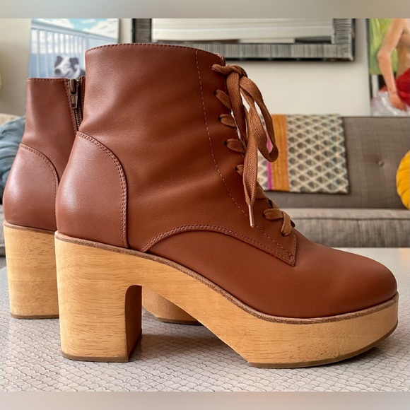 TODAY ONLY✨🤎 CHARLOTTE STONE LUGGAGE BROWN LINDY CLOG BOOT W/DUSTBAG 🤎 - Picture 2 of 13